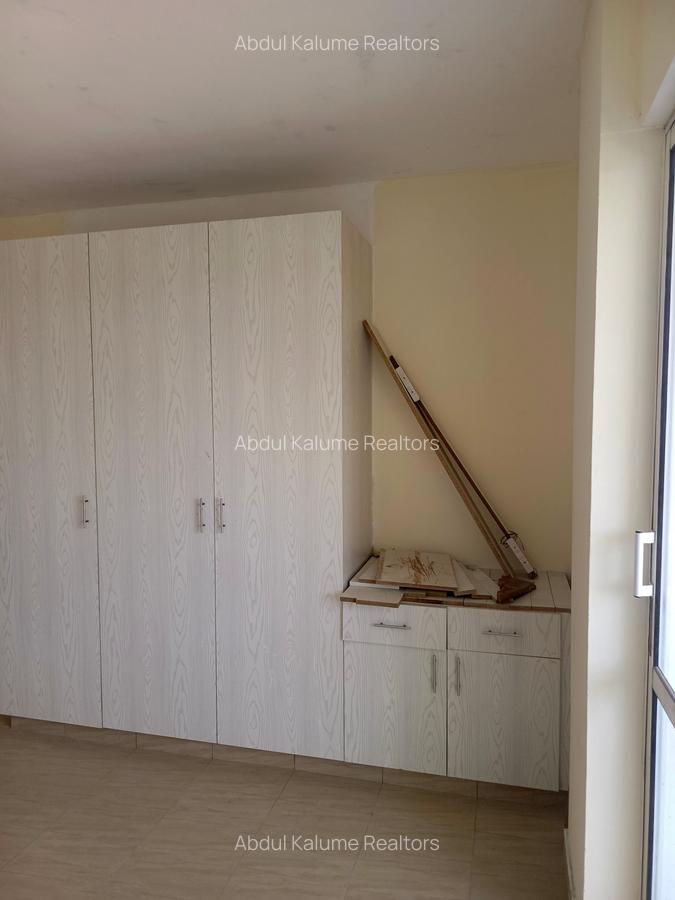 Serviced 2 Bed Apartment with En Suite at Bamburi - 10