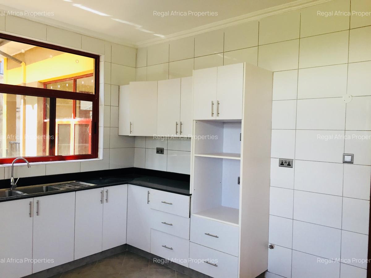 7 Bed House with En Suite in Redhill - 5