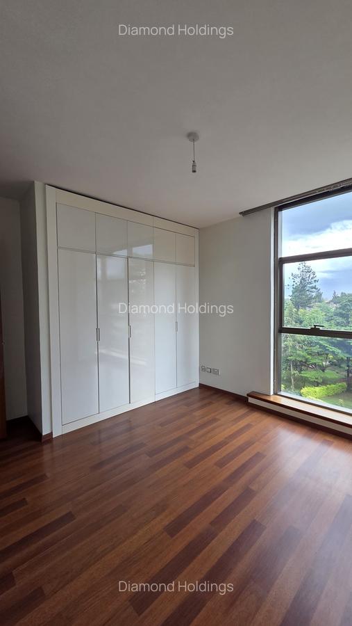 3 Bed Apartment with En Suite at Parklands - 5