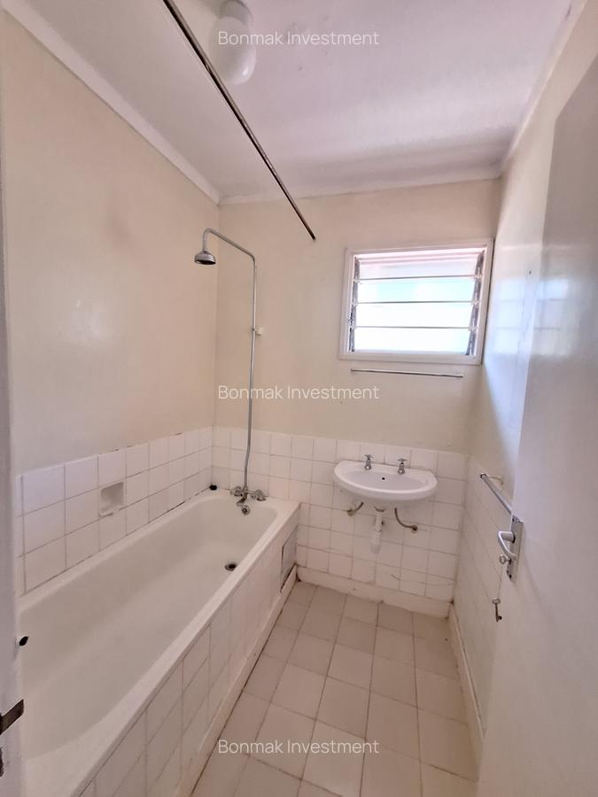 4 Bed House with En Suite at Loresho Crescent - 18