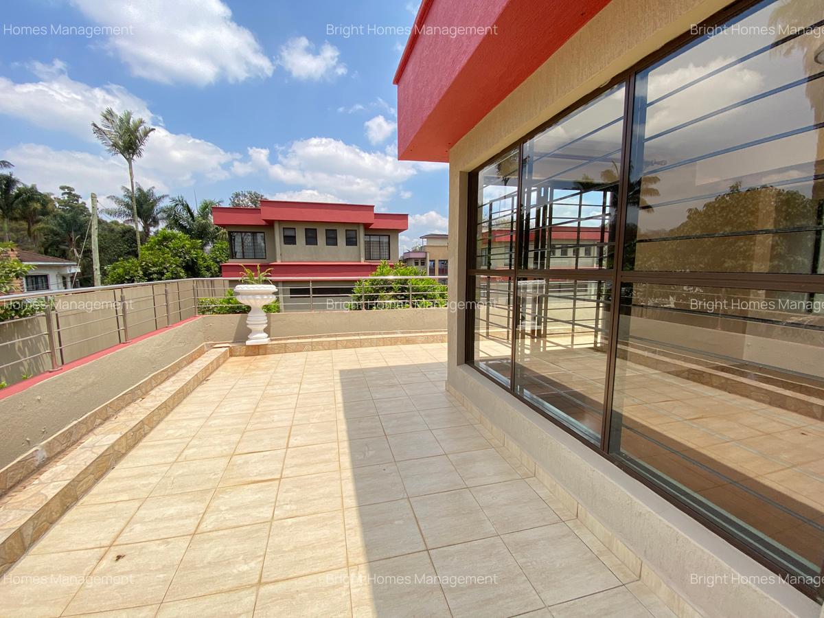 5 Bed Townhouse with En Suite in Lavington - 12