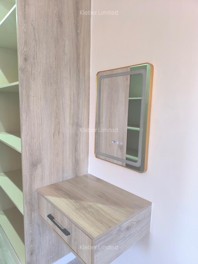 4 Bed House with En Suite in Membley - 10