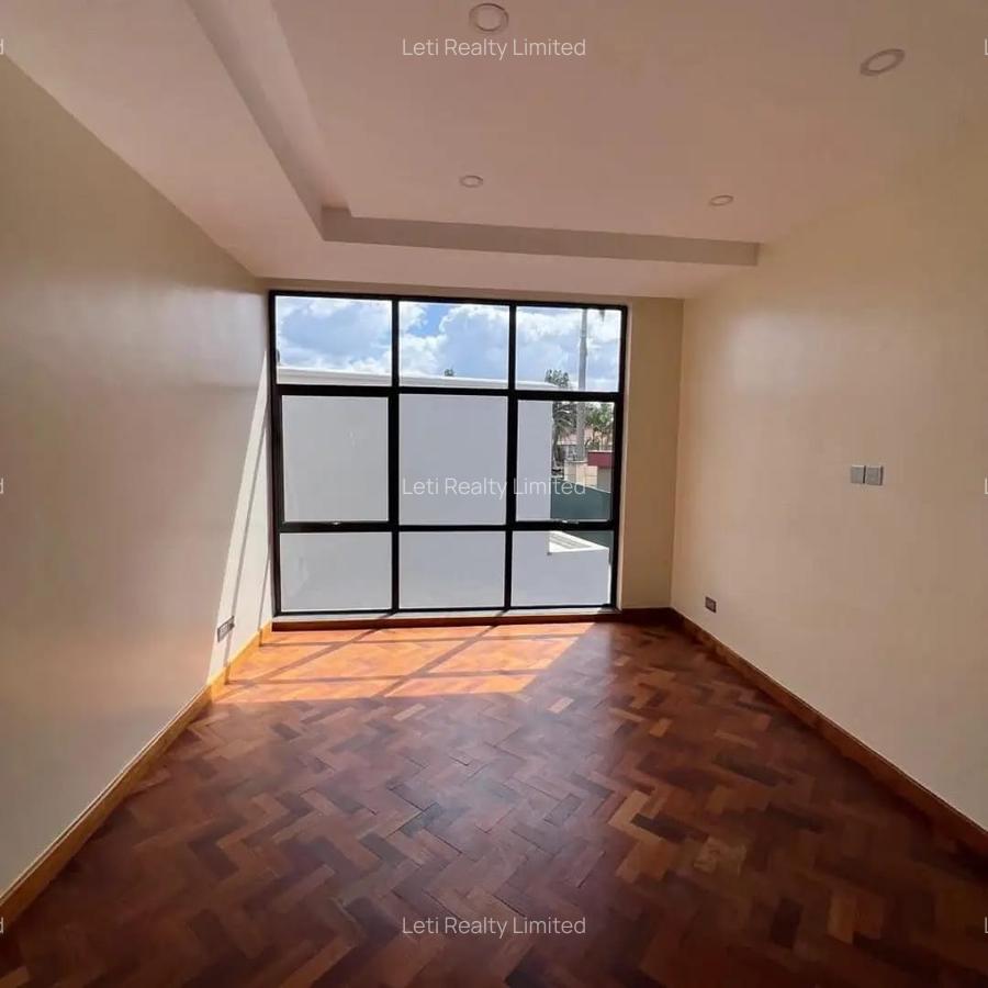 5 Bed Townhouse with En Suite in Lavington - 10