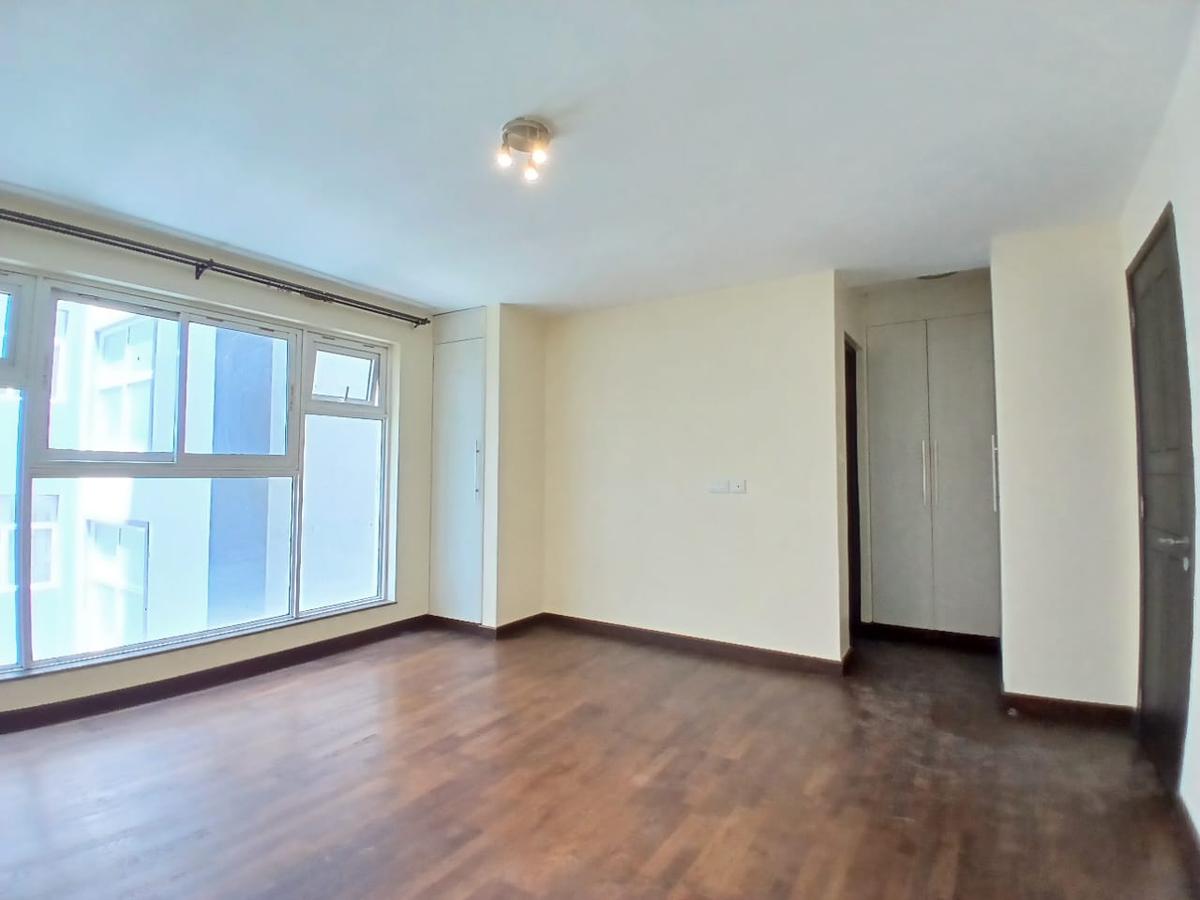 3 Bed Apartment with En Suite in Riverside - 15