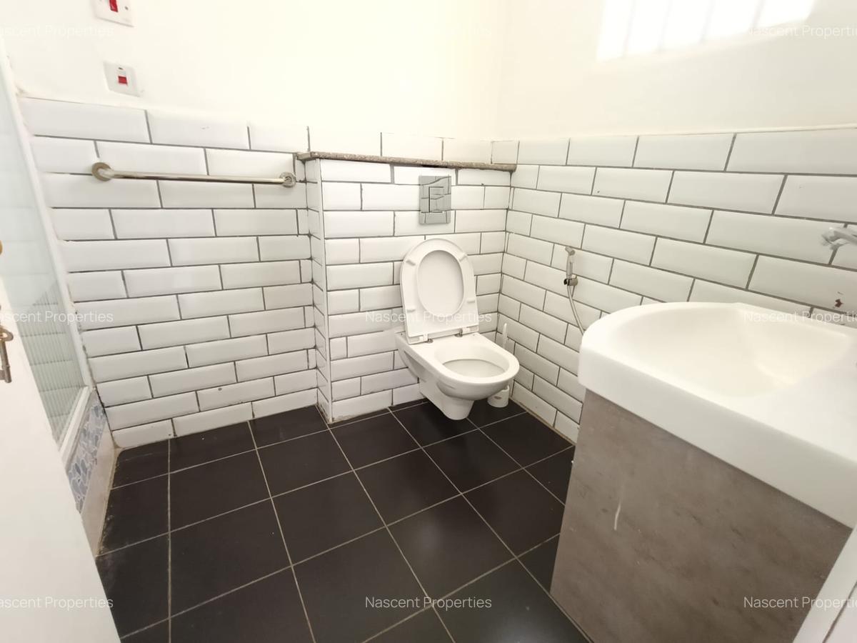 5 Bed House with En Suite in Nyari - 10