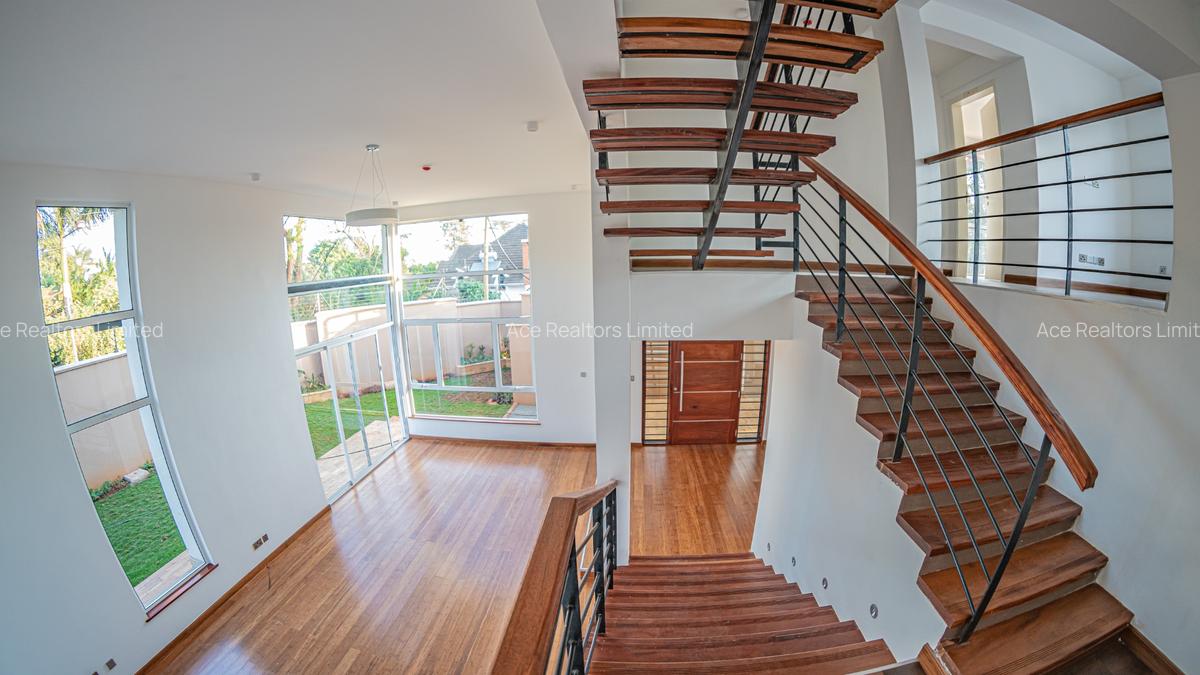 4 Bed Townhouse with En Suite at Lavington - 4