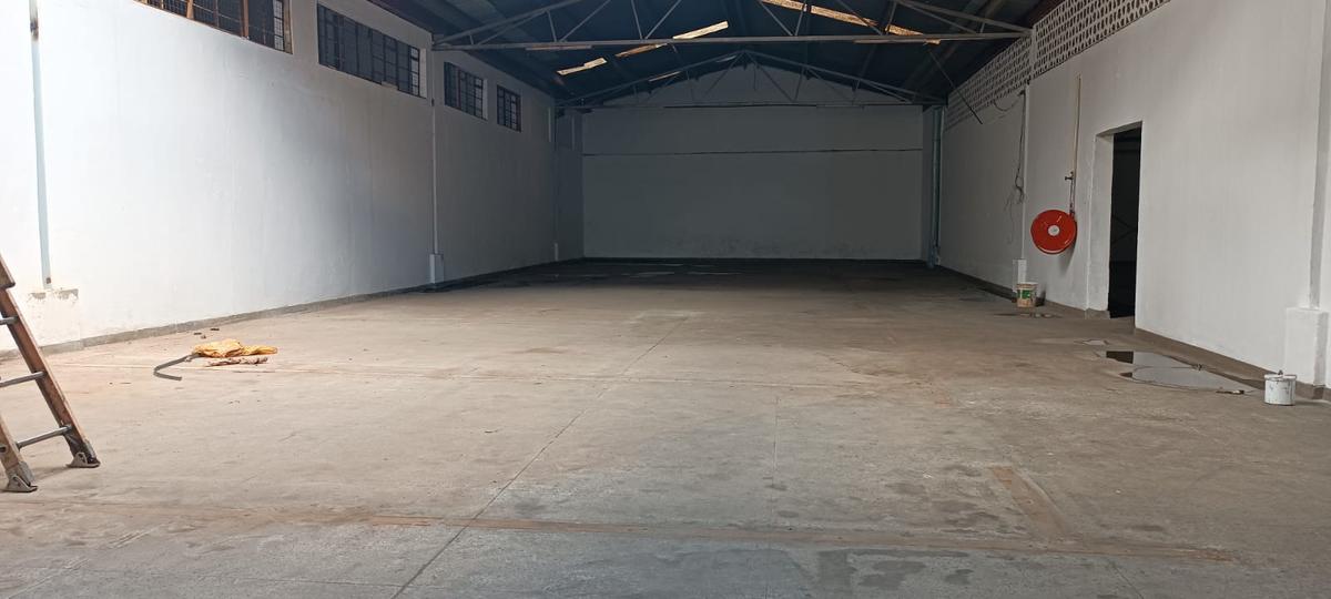 4,000 ft² Warehouse with Service Charge Included in Ruaraka - 5