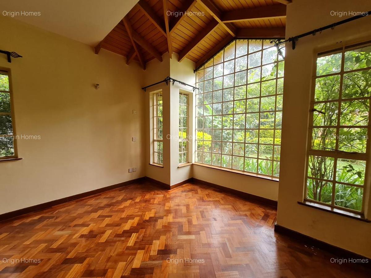 5 Bed House with En Suite at Rosslyn - 11