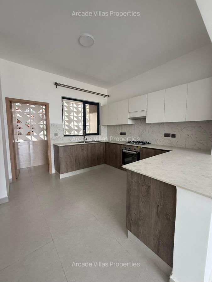 2 Bed Apartment with En Suite in Brookside - 5