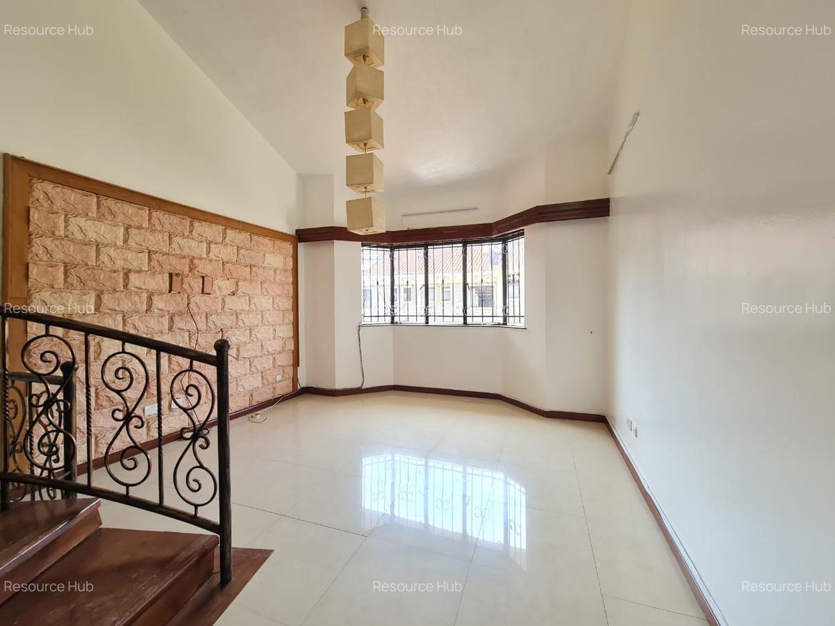 4 Bed Townhouse with En Suite at Off Brook House Drive - 11