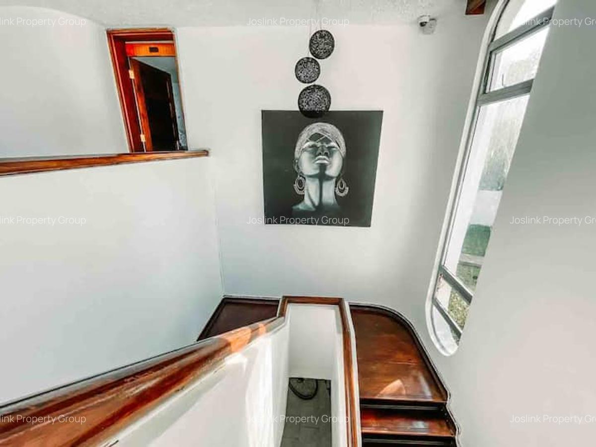 Furnished 5 Bed Apartment with En Suite at Greenwood Drive - 13