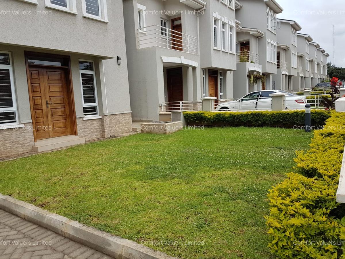 5 Bed Townhouse with En Suite at Lavington Green - 12