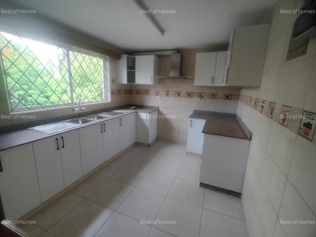 4 Bed House in Lavington - 1