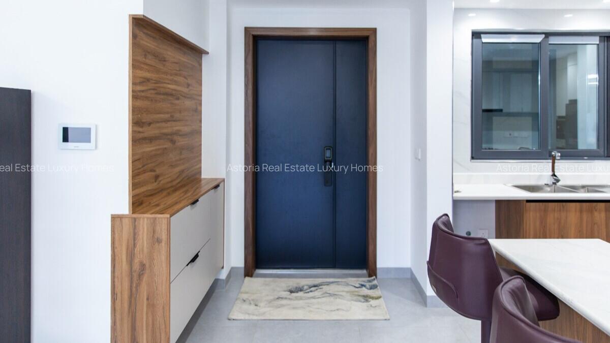 3 Bed Apartment with En Suite at 2026-401 - 7