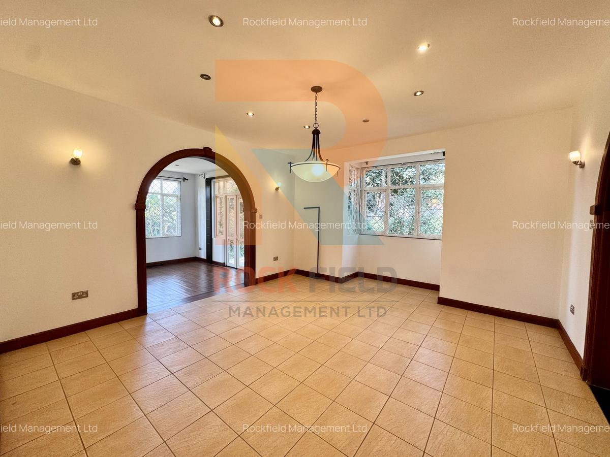 5 Bed Townhouse with En Suite in Rosslyn - 8