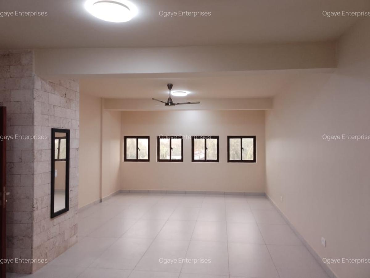 4 Bed Apartment with En Suite at Moyne Drive - 3