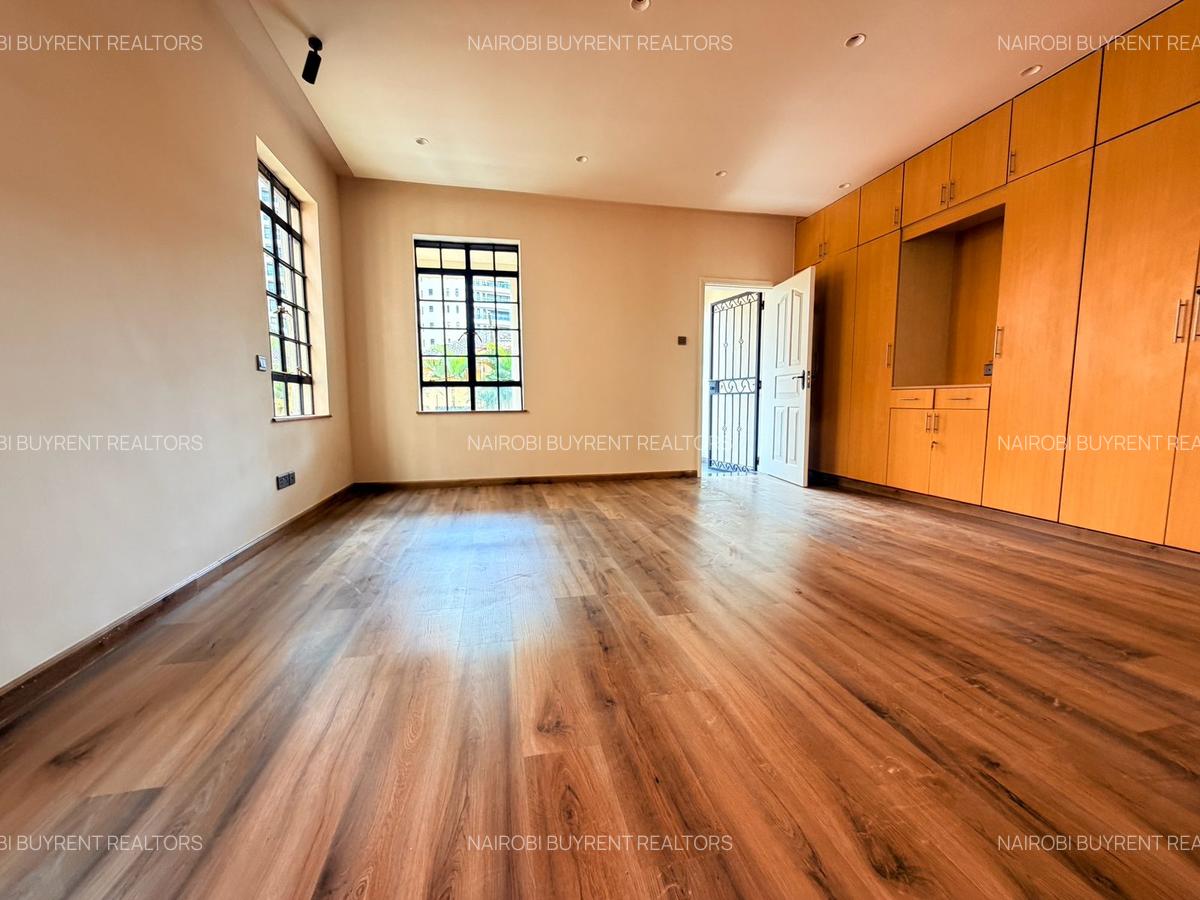 4 Bed Townhouse with En Suite in General Mathenge - 7