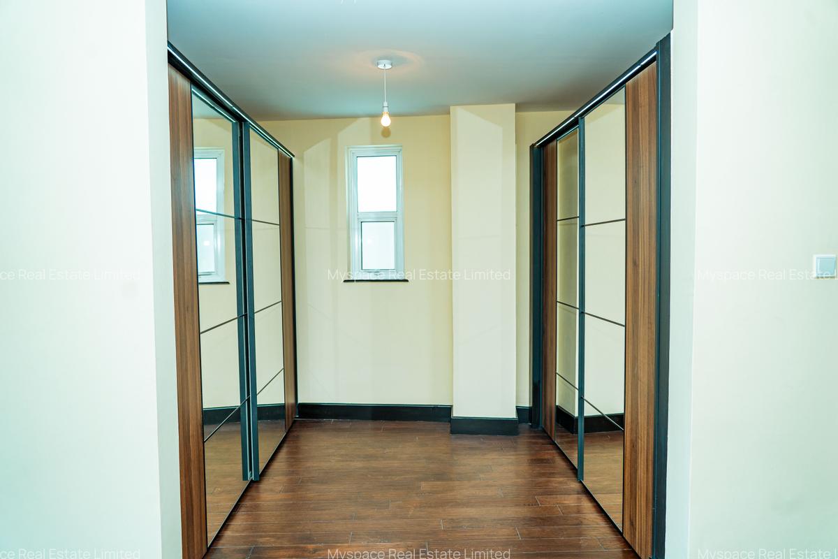 5 Bed Townhouse with En Suite in General Mathenge - 2