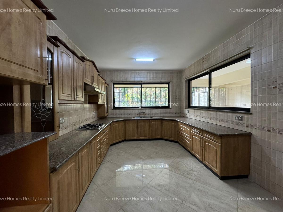 4 Bed Townhouse with En Suite in Westlands Area - 15