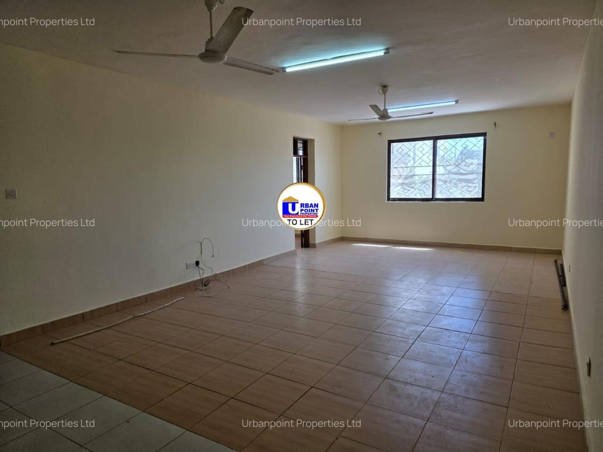 3 Bed Apartment with En Suite at Links Road - 12