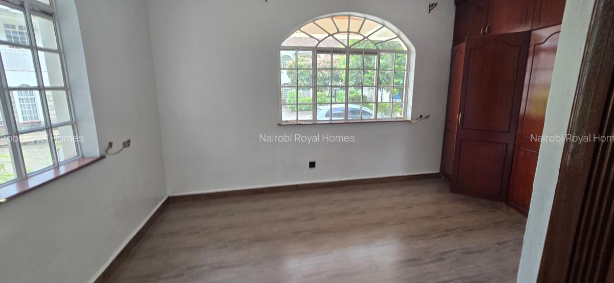 5 Bed Townhouse with En Suite at Off Convent Drive - 17