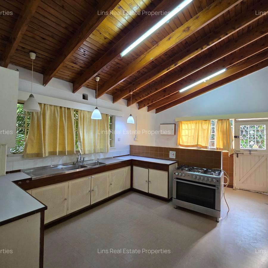 4 Bed House with En Suite in Runda - 17