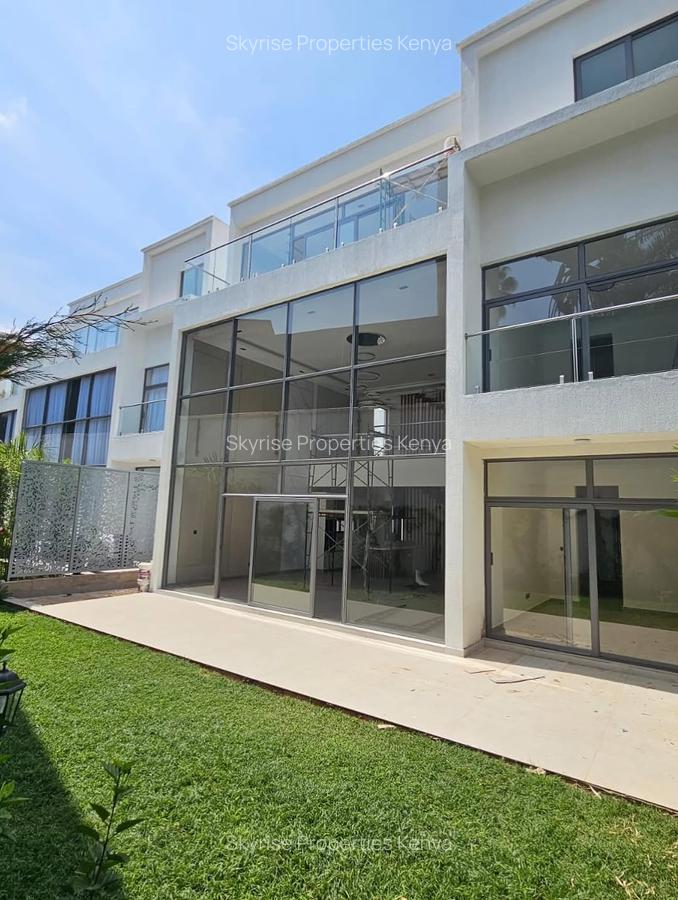 5 Bed Townhouse with En Suite in Lavington - 2
