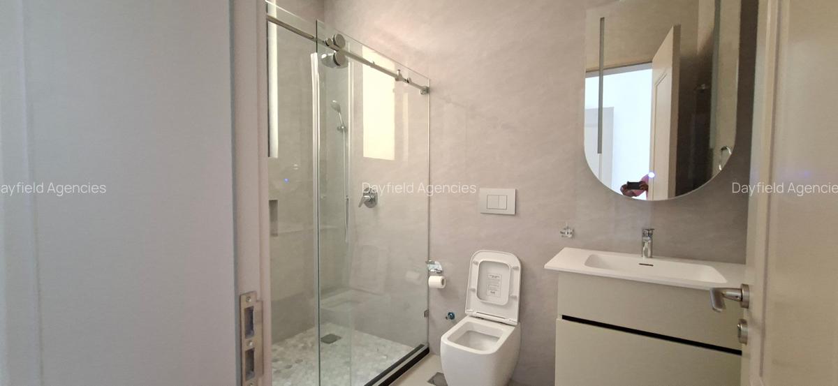5 Bed House with En Suite in Lavington - 17