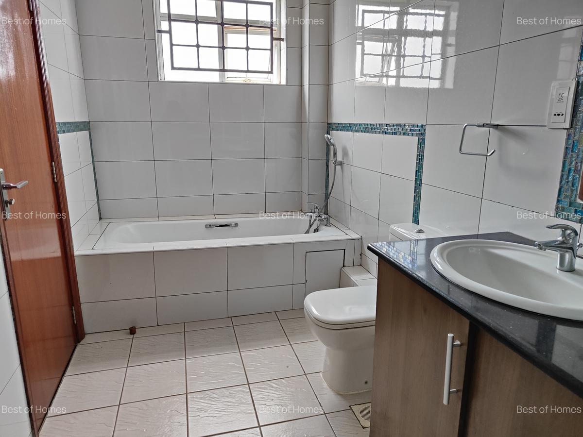 4 Bed Apartment with En Suite in Westlands Area - 9
