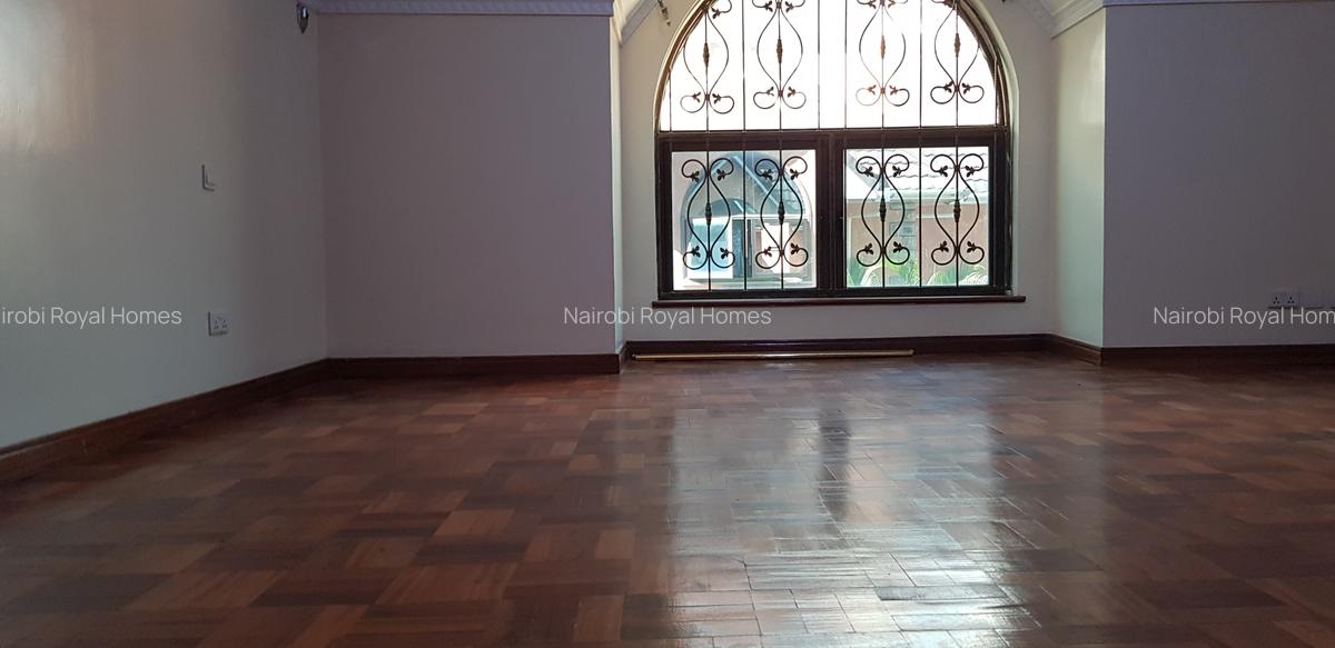 5 Bed Townhouse with En Suite at Lavington Road - 15