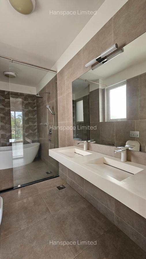 4 Bed Villa with En Suite in Lavington - 17