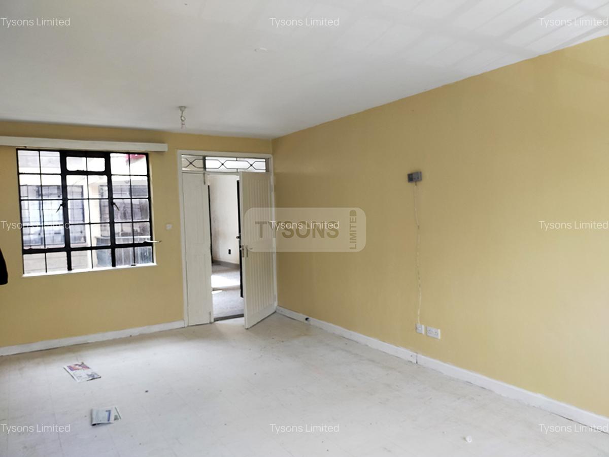 3 Bed Apartment with En Suite in Embakasi - 2