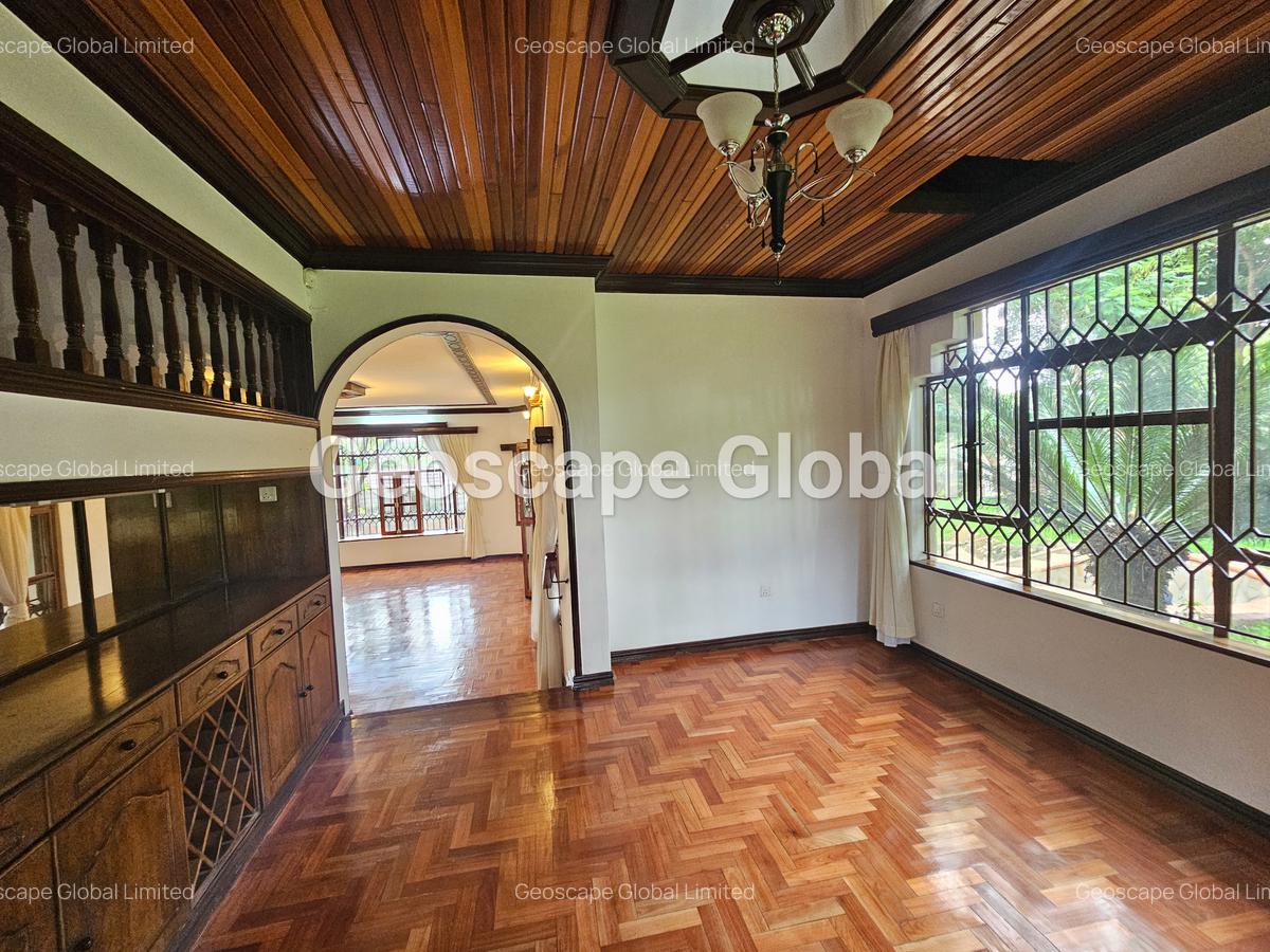 5 Bed House with En Suite in Runda - 2