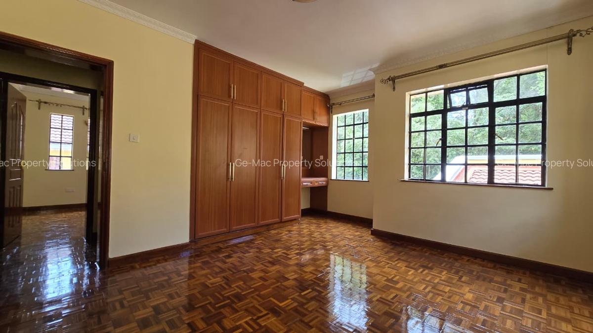 4 Bed House with En Suite in Lavington - 17