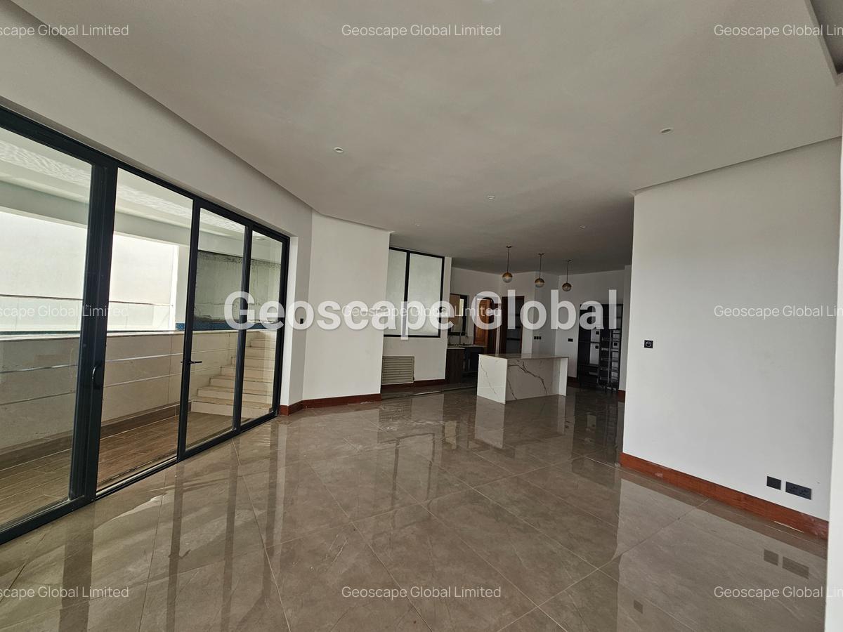 4 Bed Apartment with En Suite in Riverside - 14