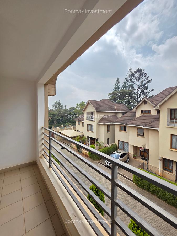 5 Bed Townhouse with En Suite at Lavington Green - 13
