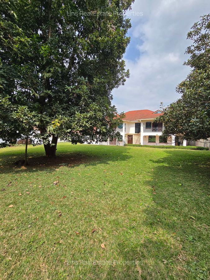 5 Bed House with En Suite in Runda - 1