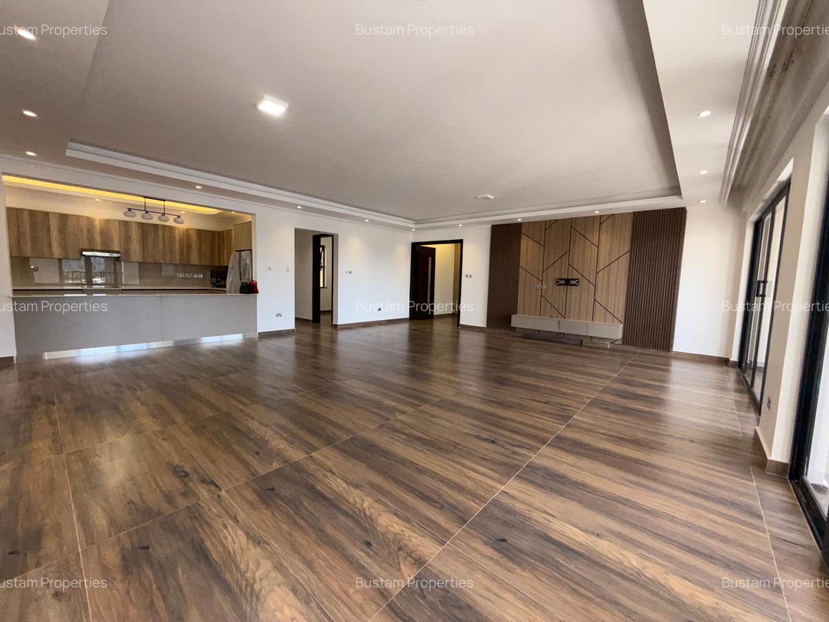 3 Bed Apartment with En Suite in Brookside - 1