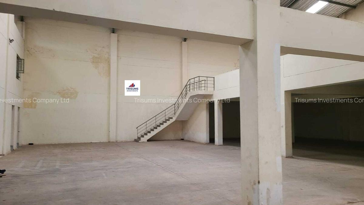 300,000 ft² Warehouse with Fibre Internet in Industrial Area - 7