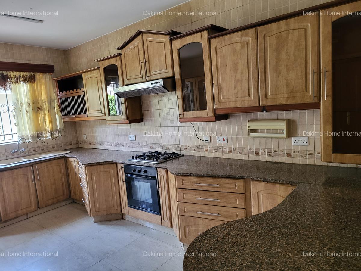 4 Bed Townhouse with En Suite in Brookside - 3