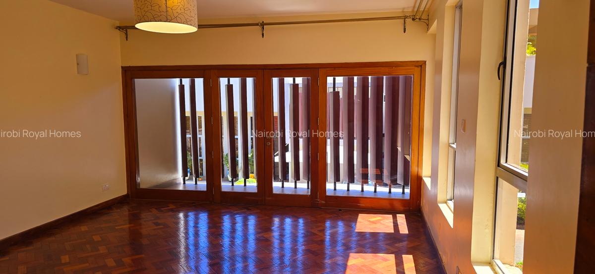 5 Bed Townhouse with En Suite at Lavington Green - 17