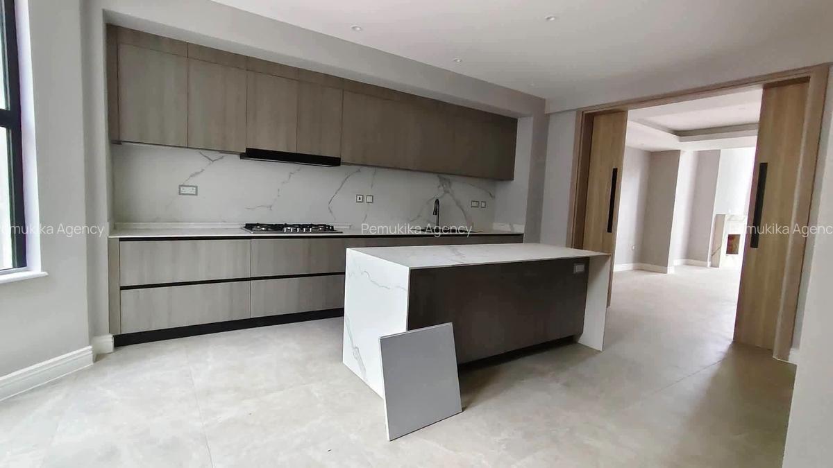 5 Bed Villa with En Suite in Runda - 16