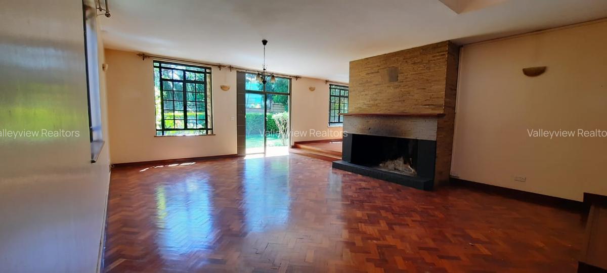 4 Bed Townhouse with En Suite at Lavington - 6