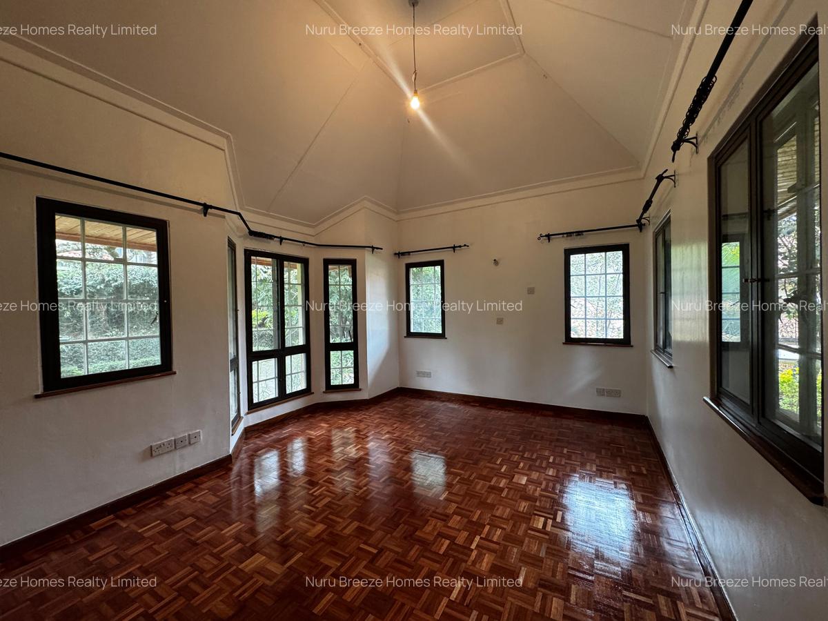5 Bed Townhouse with En Suite in Rosslyn - 4