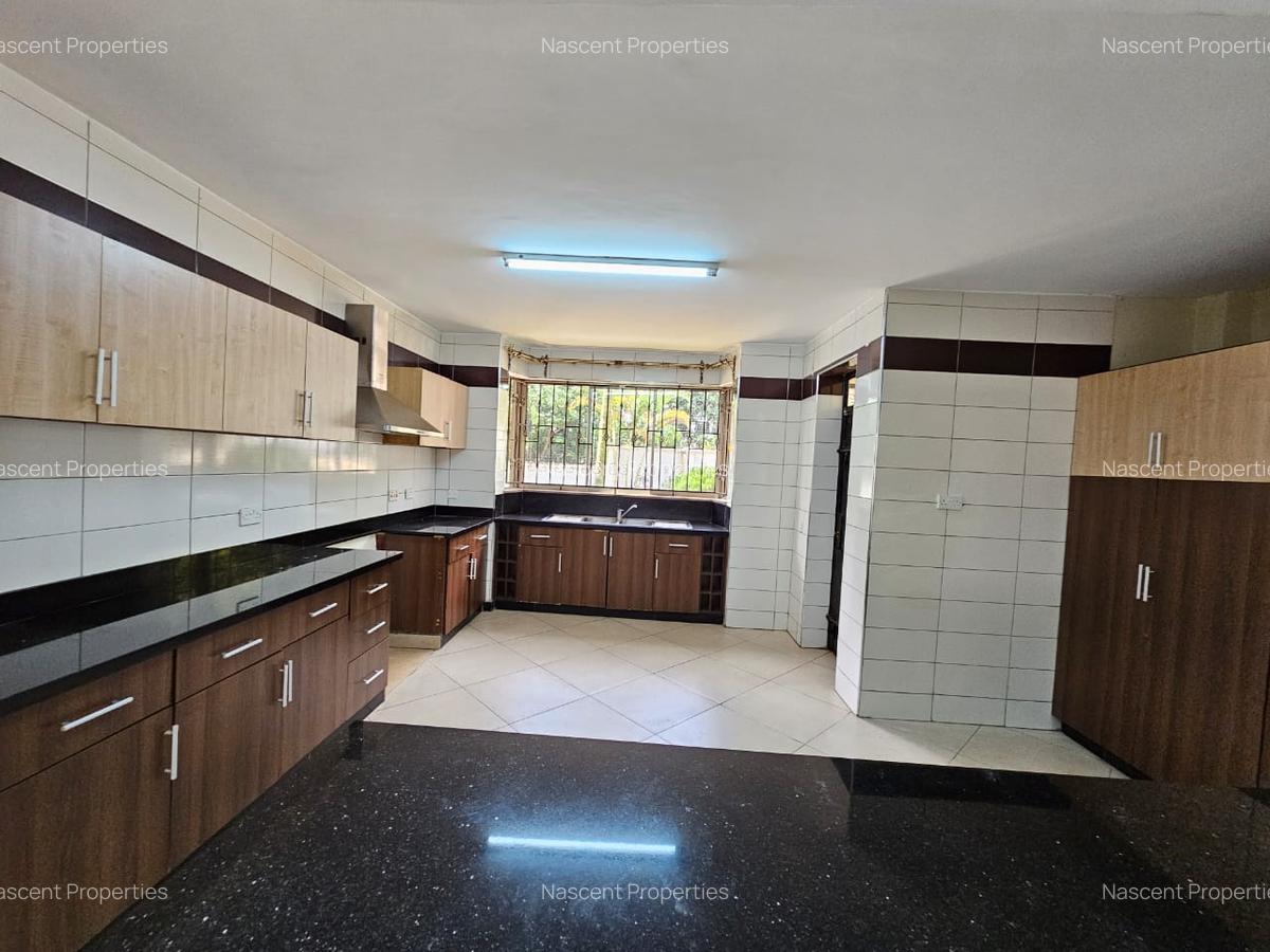 5 Bed Townhouse with En Suite in Westlands Area - 18