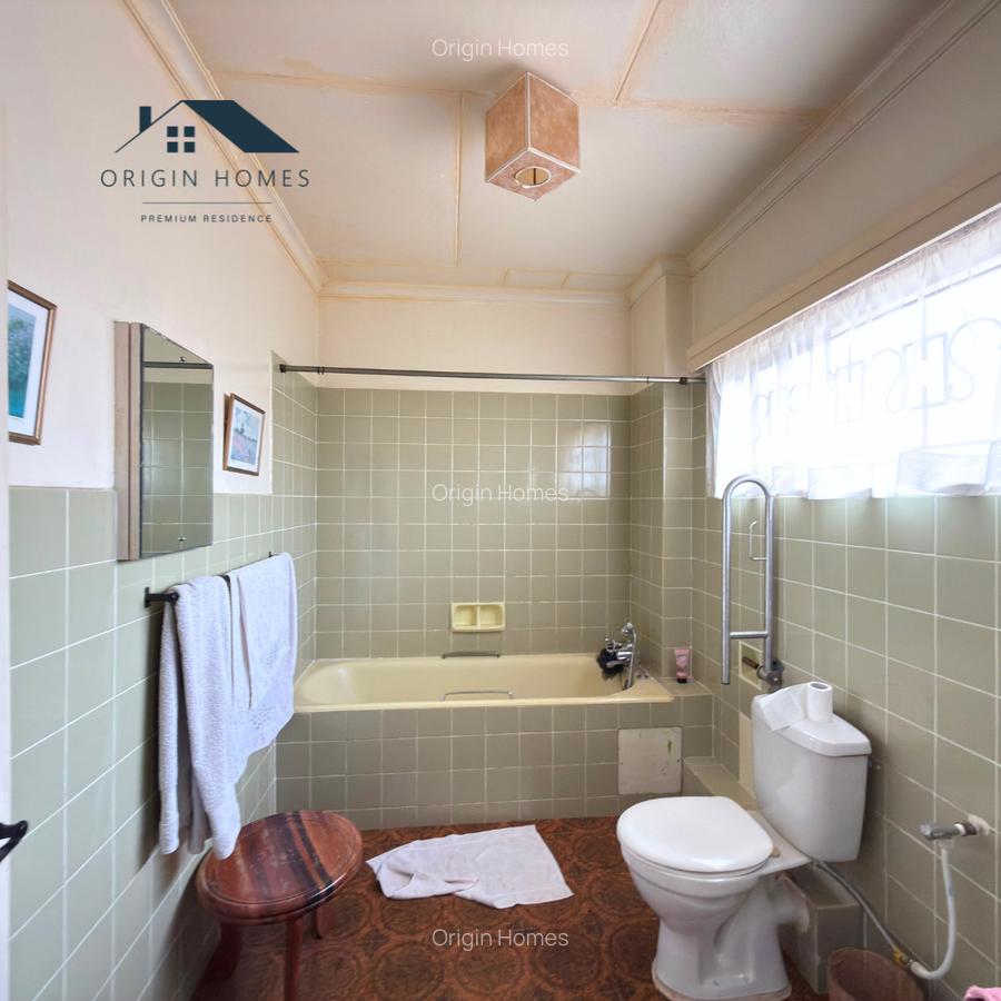 4 Bed House with En Suite at Lavington - 10