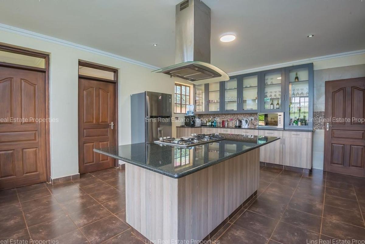 4 Bed Townhouse with En Suite in Rosslyn - 4