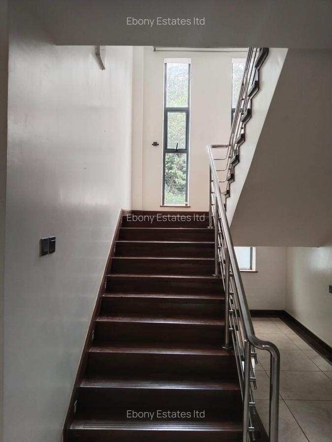 5 Bed Townhouse with En Suite in Lavington - 17