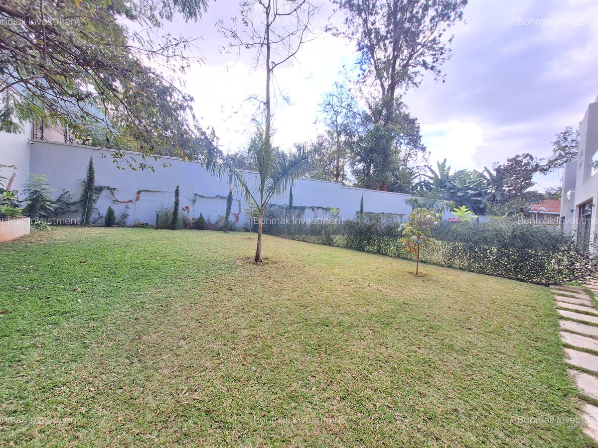 5 Bed Townhouse with En Suite at Lavington Green - 9