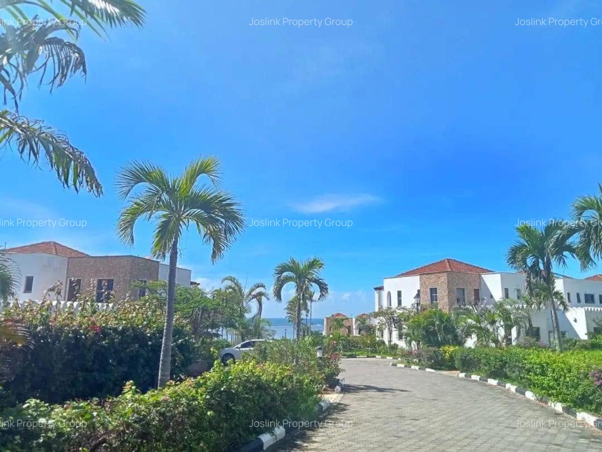 2 Bed Apartment with En Suite at Greenwood Drive - 7